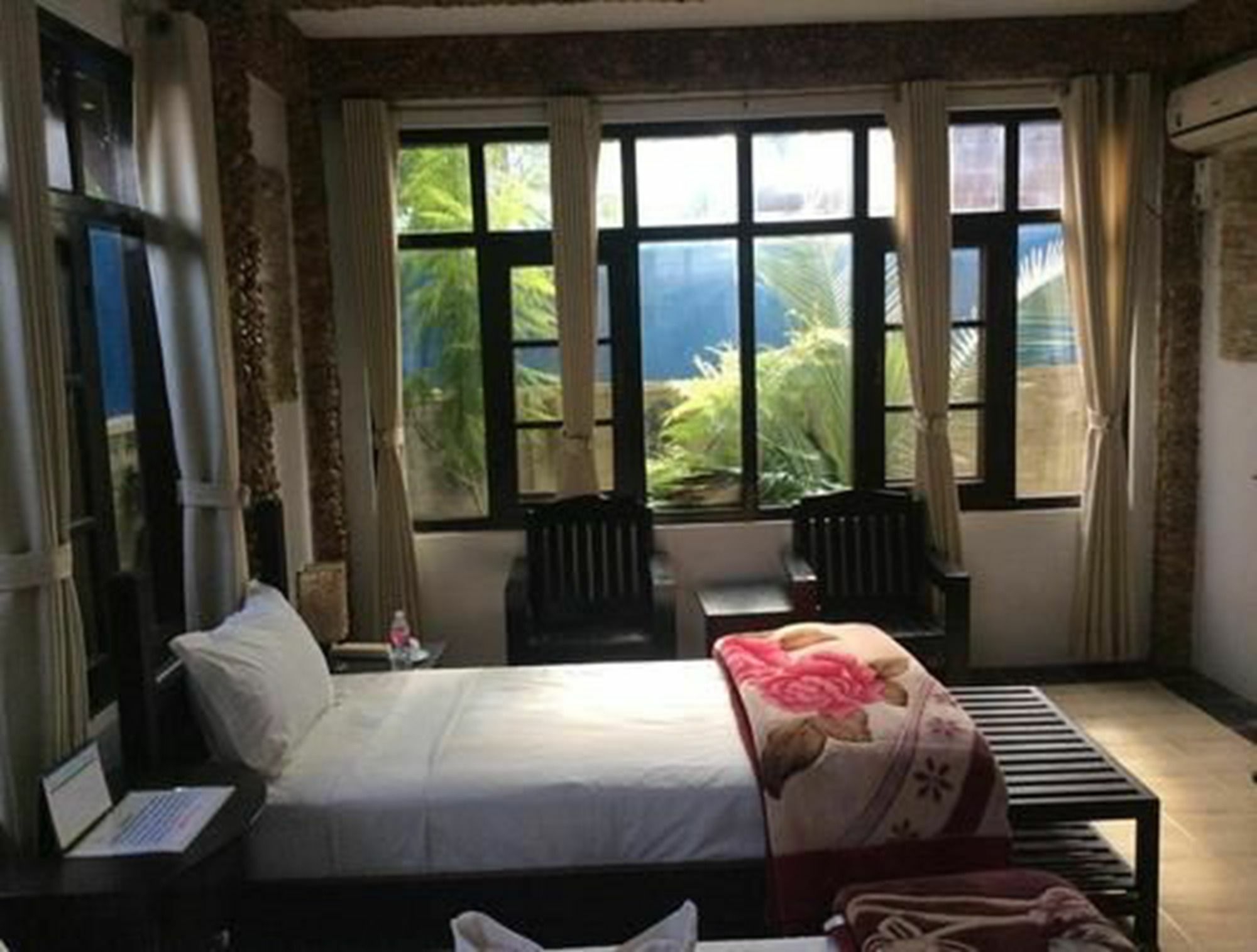 Aquarius Inn Nyaung Shwe Esterno foto