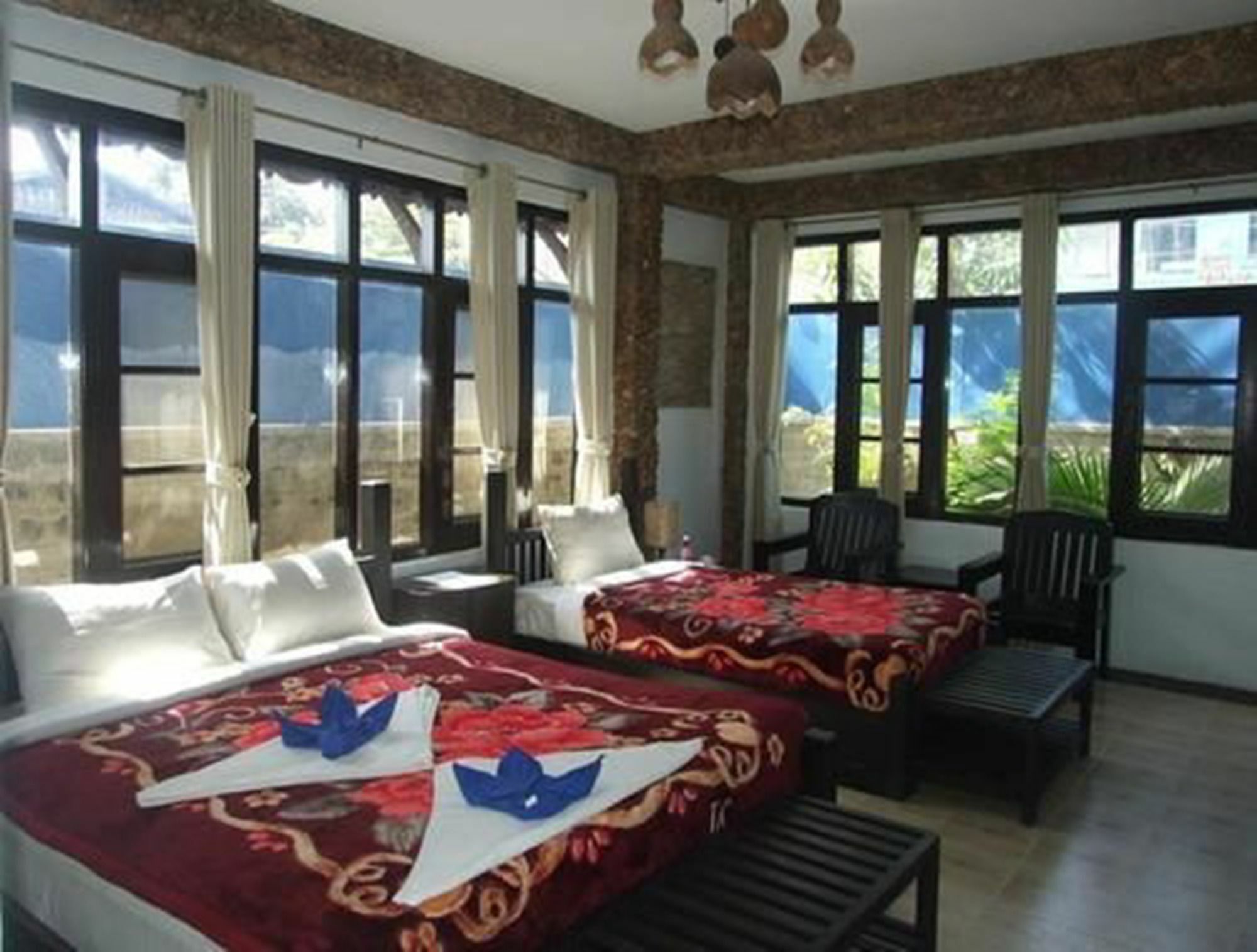 Aquarius Inn Nyaung Shwe Esterno foto