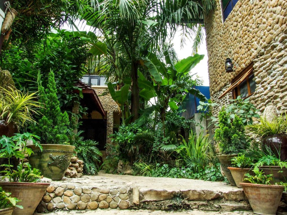 Aquarius Inn Nyaung Shwe Esterno foto